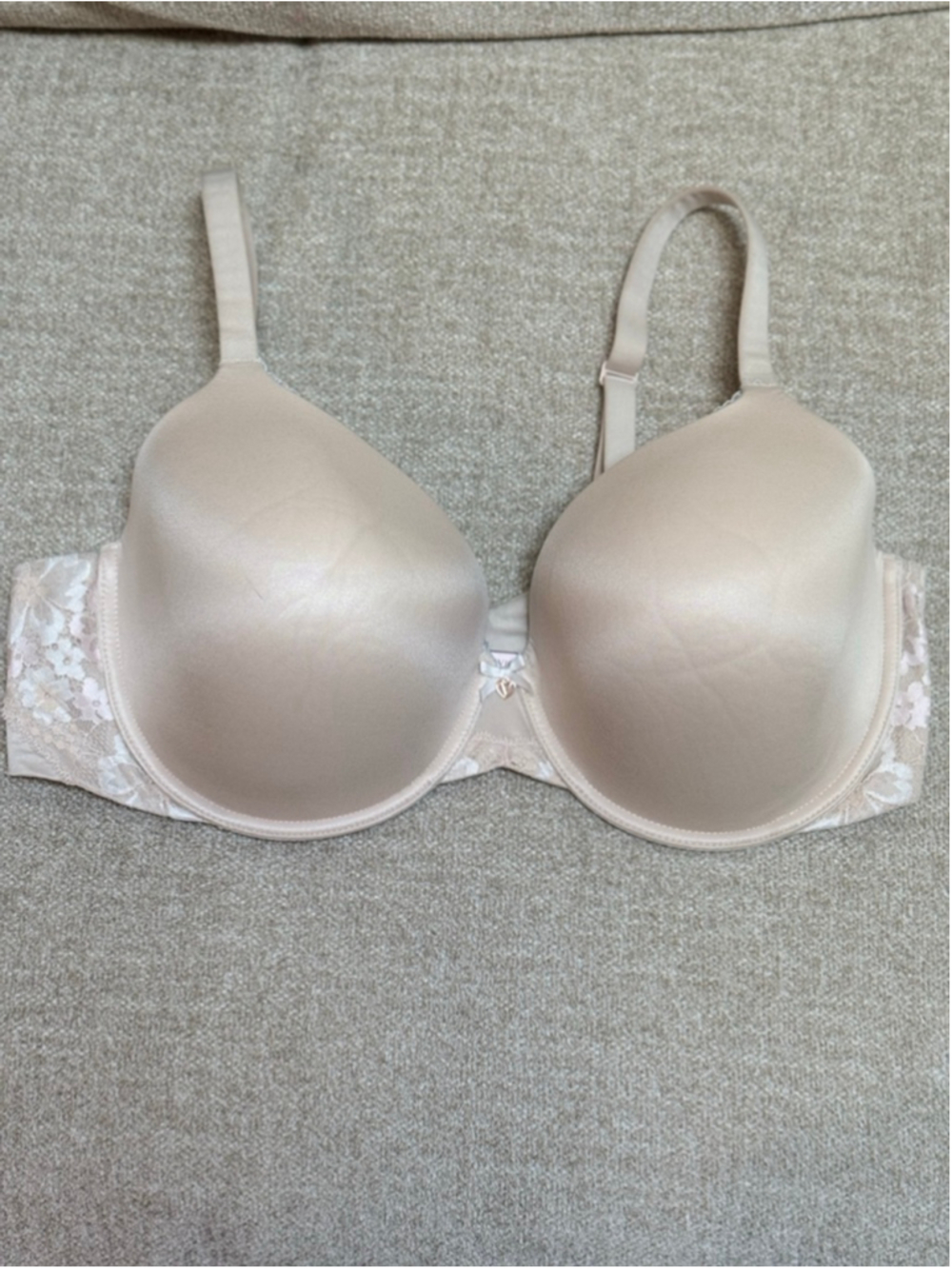 Victoria’s Secret Nude Bra 40DD Lace